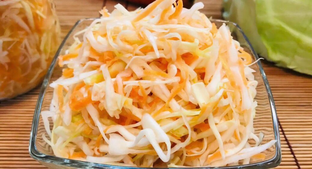 Долийте це, і квашена капуста не буде темніти і не матиме неприємного запаху – як у бабусі 