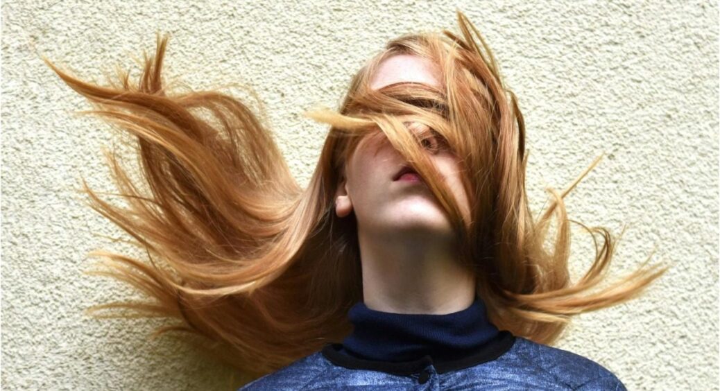 Схаменіться, бо красивої шевелюри не побачите: 5 помилок, які не можна робити взимку з волоссям 