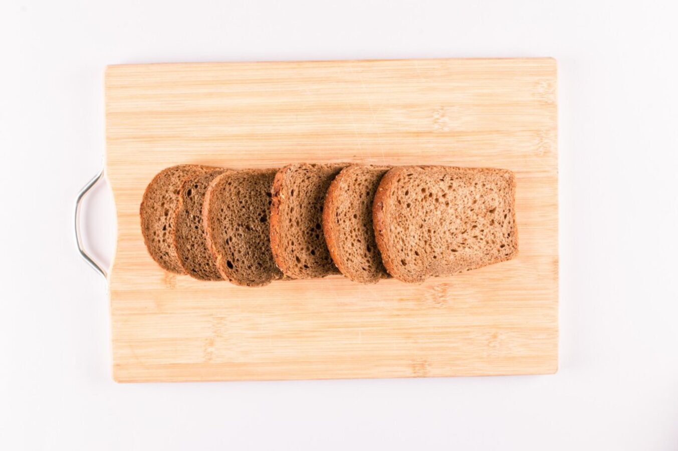 Експерти розповіли, чому не можна купувати нарізаний хліб