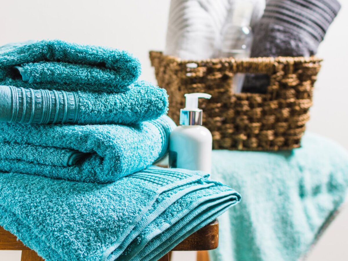 Господині розповіли, як за 30 хвилин відіпрати всі рушники до білосніжності