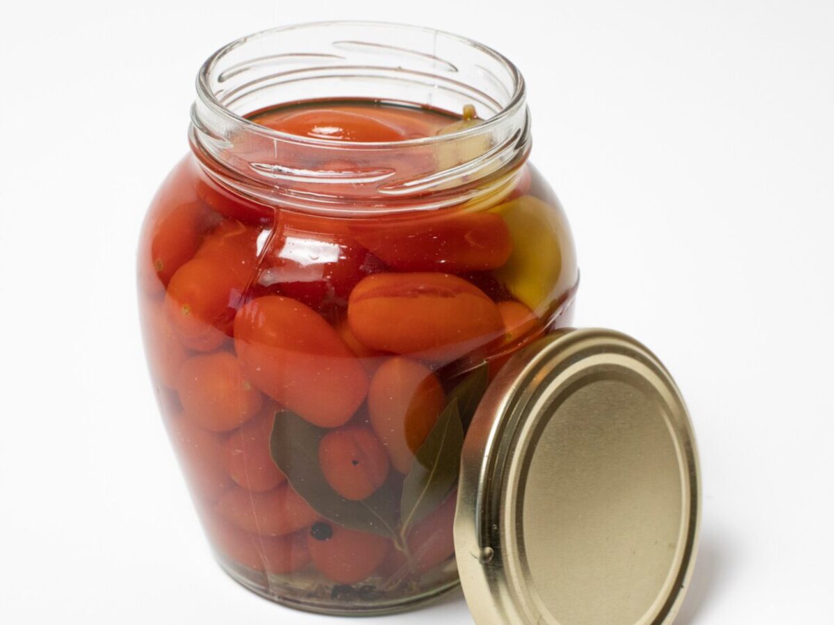 Експерти розповіли, як уникнути іржавих плям на кришках для консервації