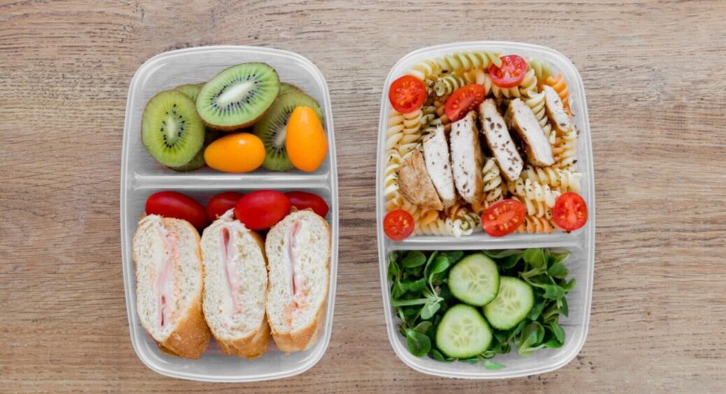 ТОП-10 категорій: список продуктів, які заборонено зберігати в пластикових контейнерах 