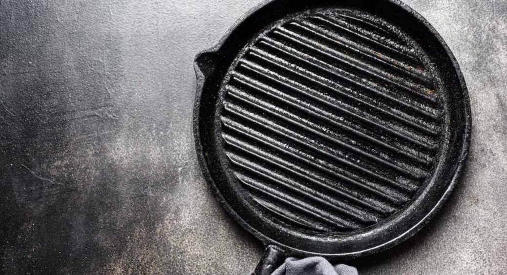 Як можна очистити сковороду, що пригоріла? 1 дуже легкий, але простий спосіб 