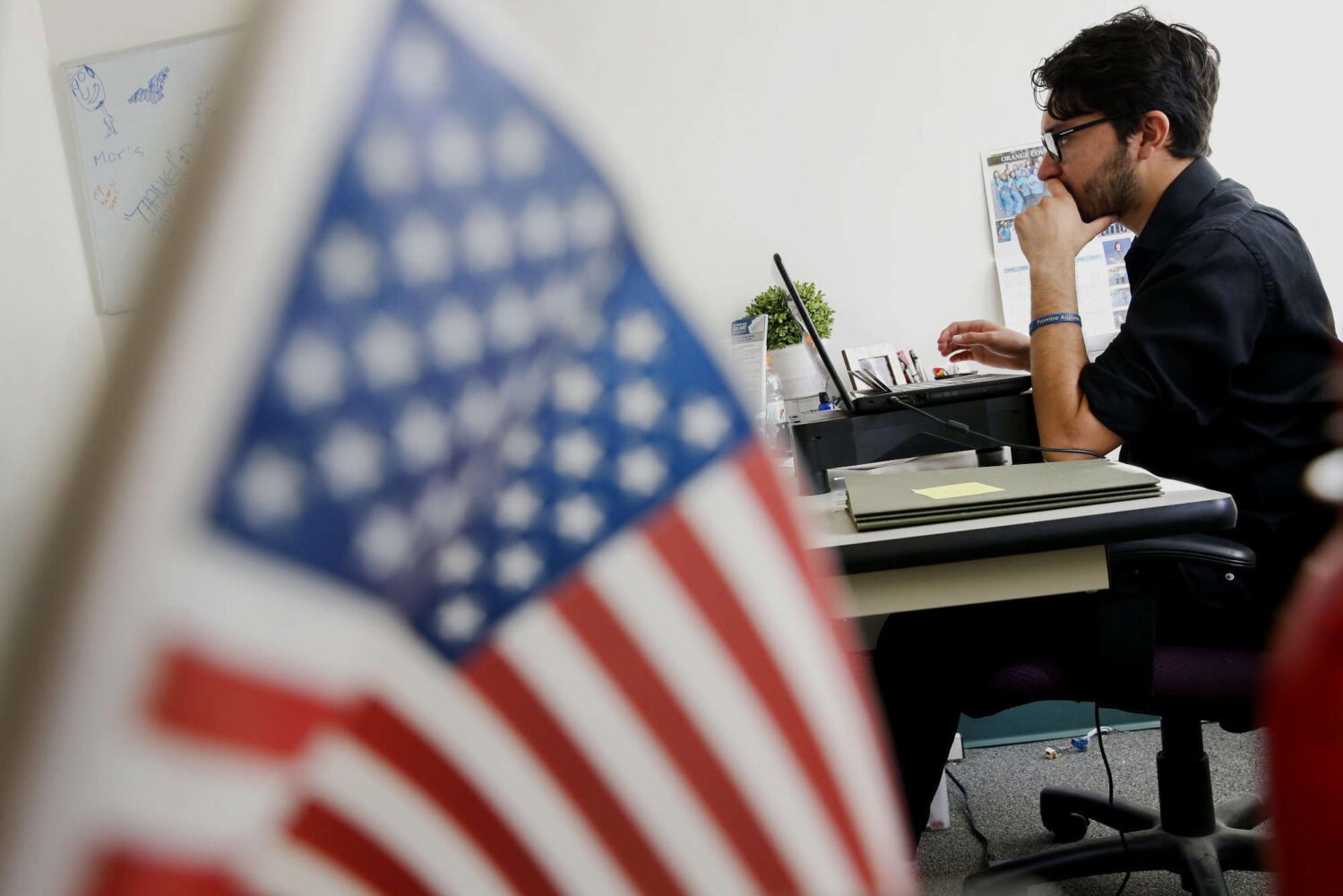 Експерти розповіли, як українцям отримати візу в США