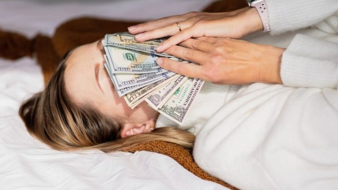 Експерти пояснили, як монетка у взутті допоможе притягнути багатство