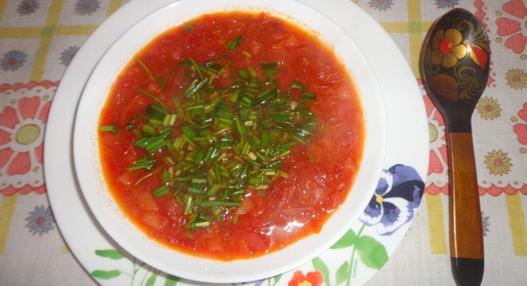 Не буряк і не томат: цього не знають 99% українців – що додати в борщ для насиченого кольору 