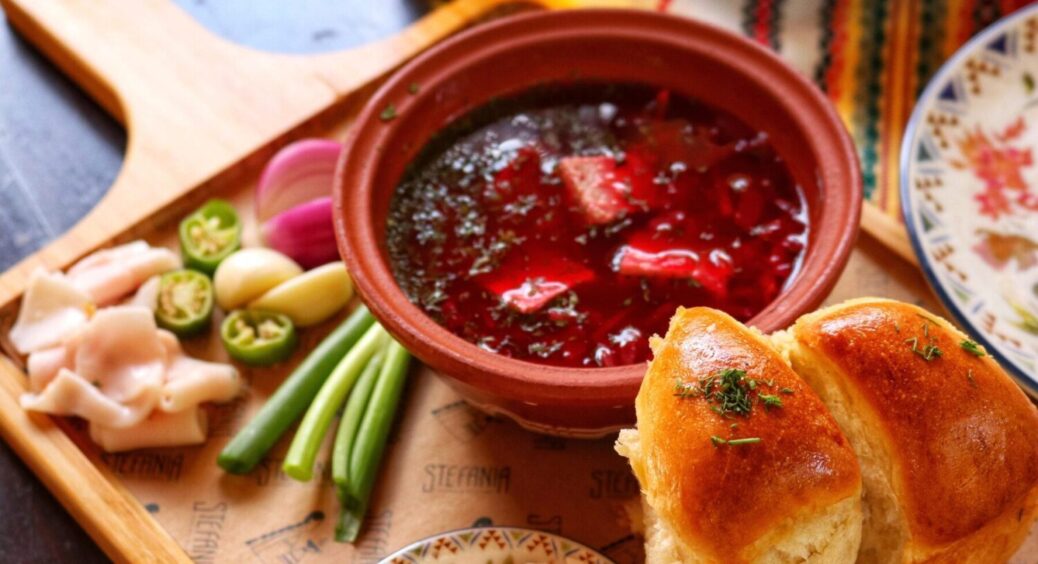 Цьому рецепту вже 50 років – ідеальним борщ роблять лише 3 прості інгредієнти: що додати 