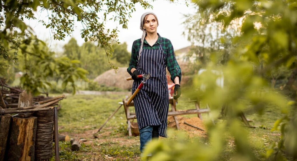 Ефективніше та простіше за компост: це домашнє добриво збільшить врожайність городу в рази 