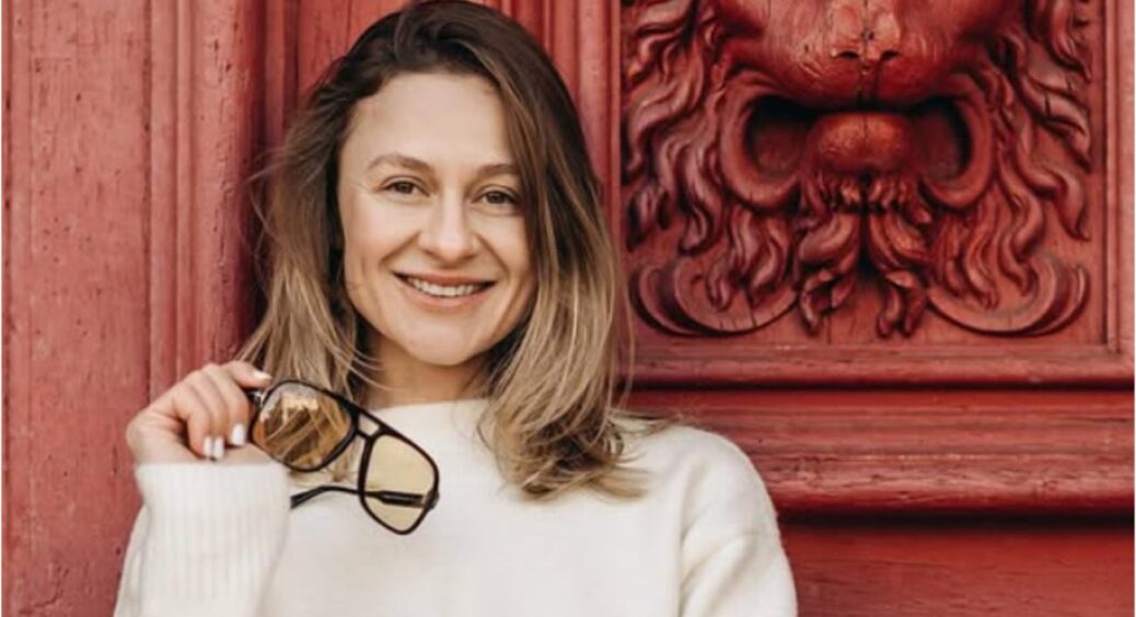 Ольга Мартиновська з МастерШеф вийшла у світ зі своїми двома чоловіками: усі троє в одному стилі 