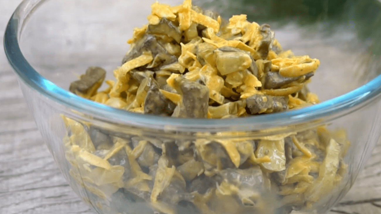 Кулінари розповіли простий рецепт давно забутого салату Пасажирський