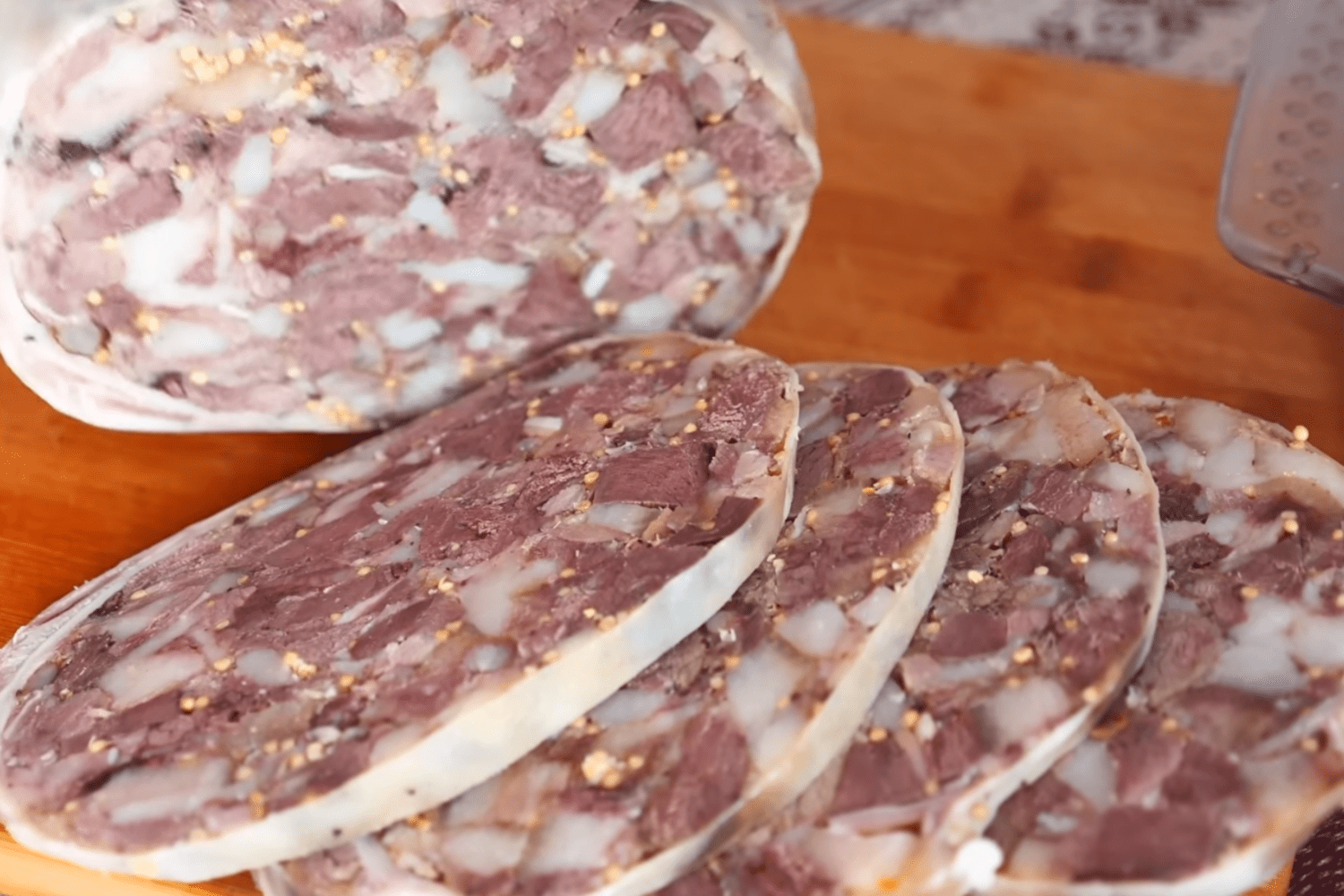 Кулінари розсекретили рецепт домашнього сальтисона без кишки та коптильні