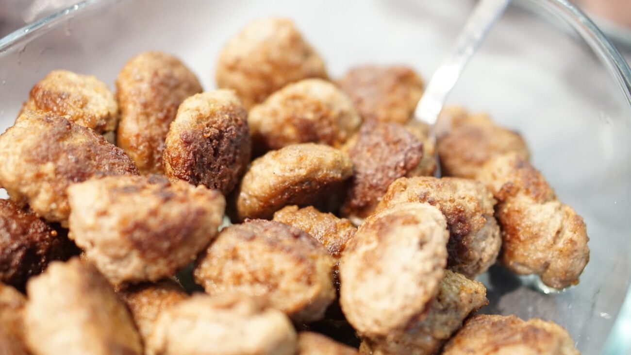 Кулінари розповіли, що додати у пересолений фарш, щоб котлети вийшли смачними