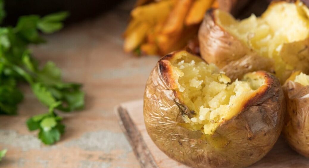 Не в мундирі, а в кожушках: картопля, рецепт якої переверне ваше уявлення про бульбу 