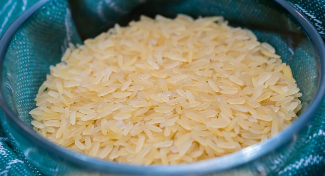 99% господарок роблять ці 3 помилки, коли варять рис: як зробити все ідеально та смачно 