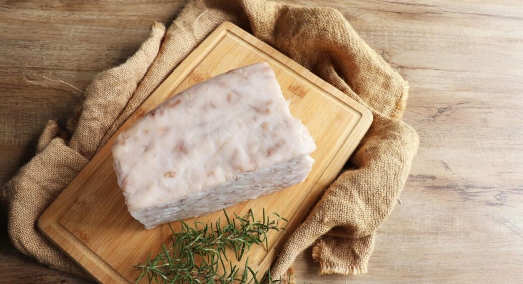 Ну просто тане в роті – 10 з 10: ось як смачно приготувати сало – сухий спосіб соління 