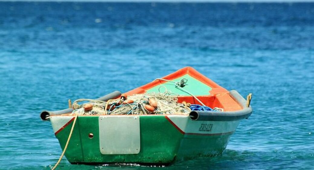 Заблукав у Тихому Океані: 61-річний перуанський рибалка 90 днів не був на суші. Що з ним зараз? 