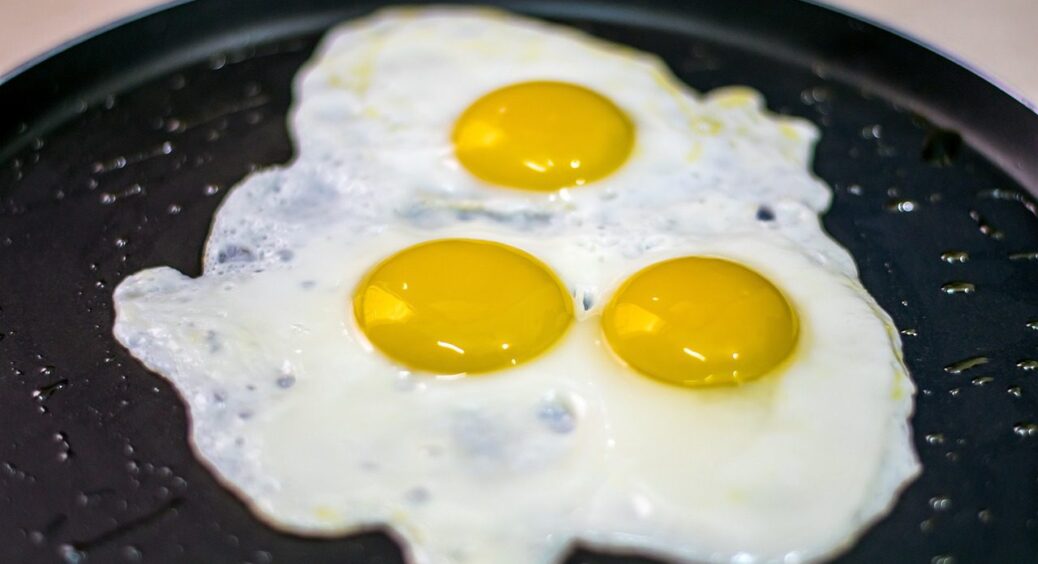 Замість ковбаси і сосисок додаю в яєчню 1 ще смачніший інгредієнт: сніданок мрії 