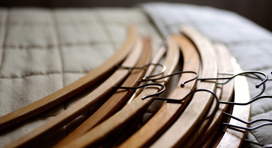 ТОП-5 речей, які слід викинути зі свого гардеробу: вони вже навряд чи будуть колись в моді 