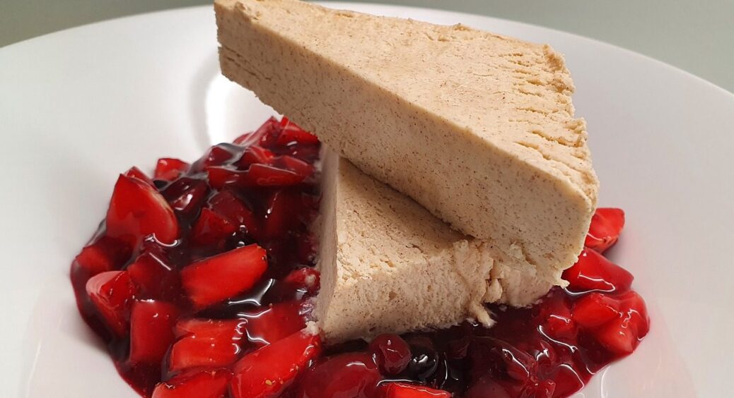 Подруга пригостила ніжним десертом з 4-х інгредієнтів: приготувала “Парфе” за 5 хвилин до кави 