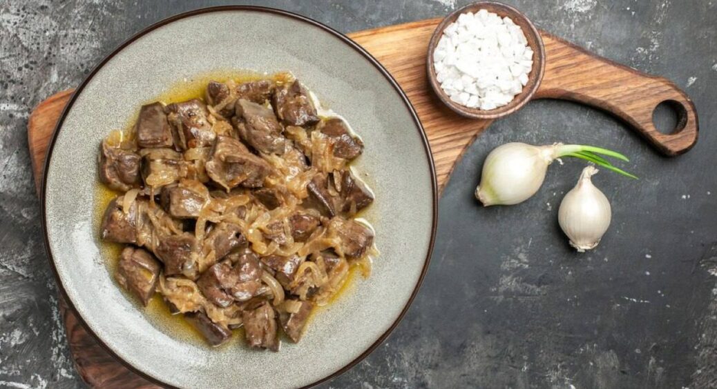 Готую печінку в молоці для всієї родини: смак такий ніжний, що й діти не вередують 