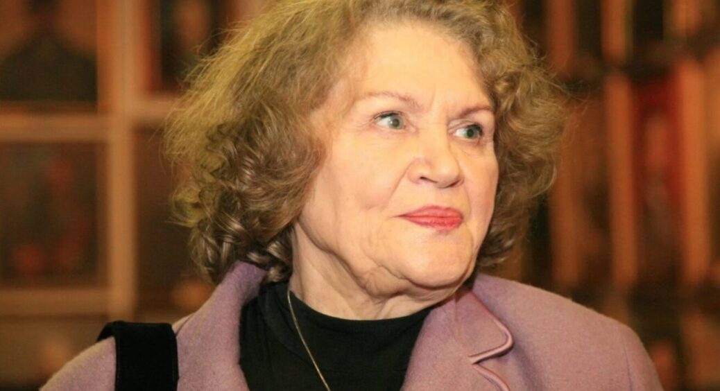 Ліна Костенко святкує 95 років: як живе легендарна поетеса та як виглядає на свій вік (ФОТО) 
