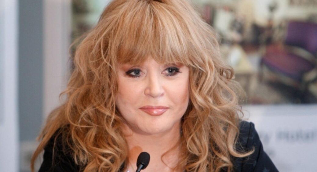 “Боже, це хто така хорошенька?”: Алла Пугачова у 75 років показала своє обличчя крупним планом 