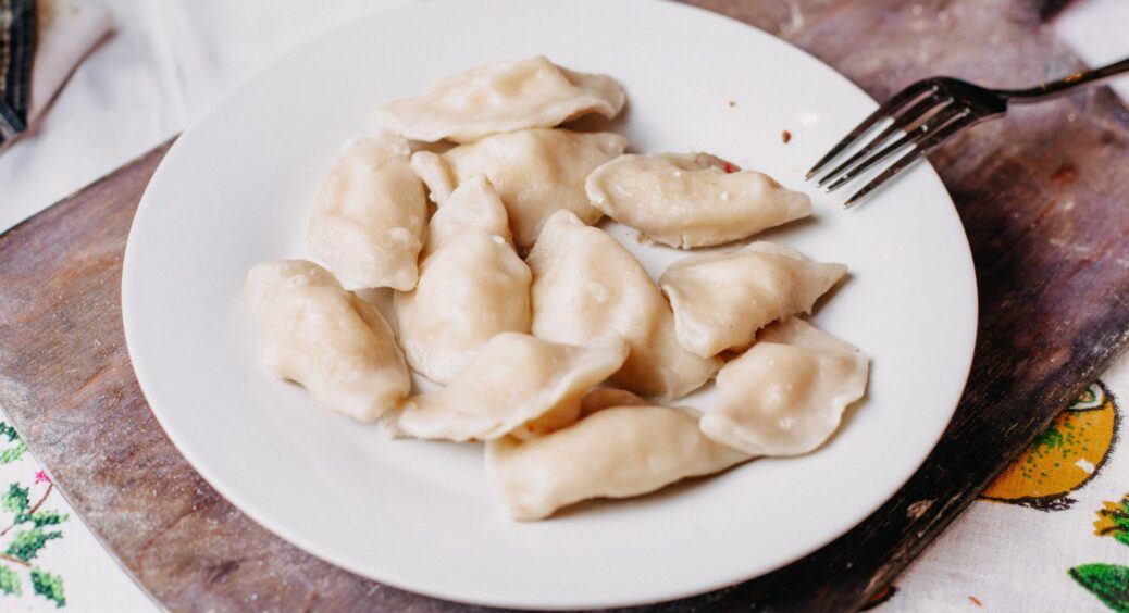 Ось з якого тіста завжди виходять ідеальні вареники, які не розварюються і не розвалюються 