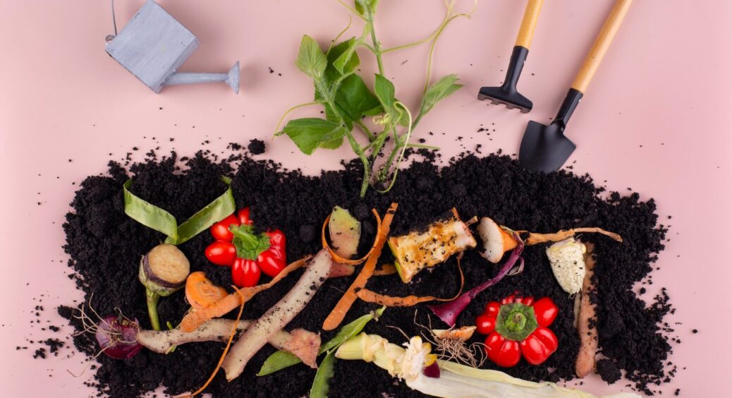 Як “вгамувати” сильний запах від компостної купи: городники розповіли головний секрет 