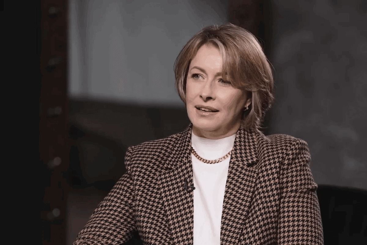 Яке прізвище було в дівоцтві у Олени Кравець та її куми