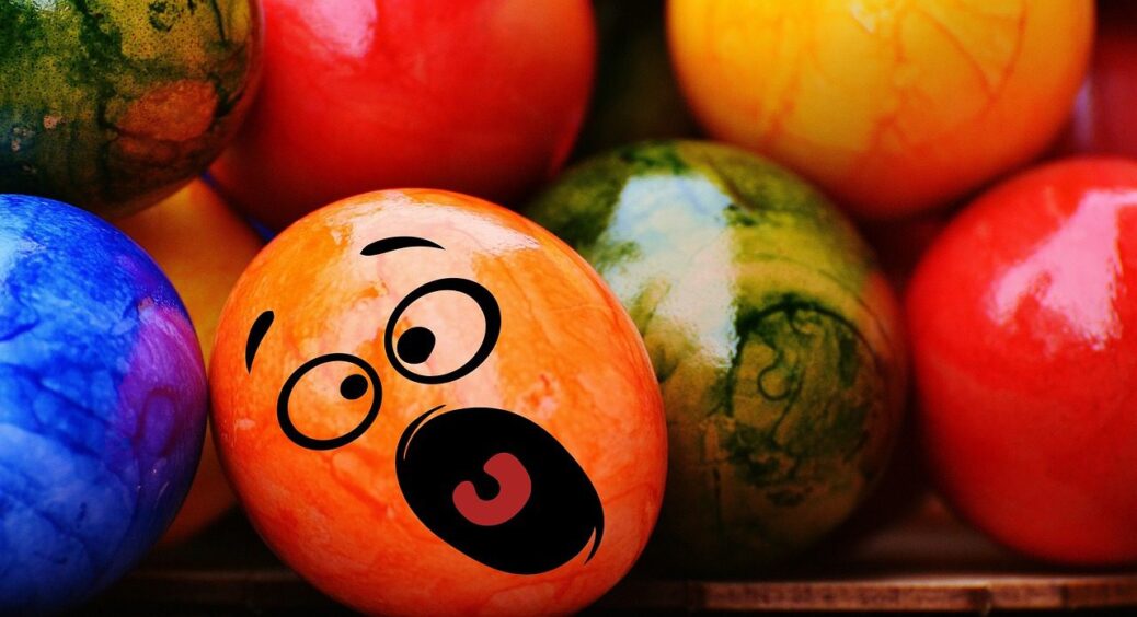 Замочіть яйця в цьому відварі, щоб отримати помаранчеві крашанки на Великдень 2025 