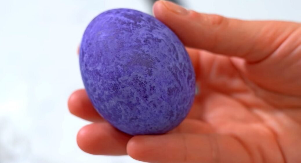 Розкішні великодні яйця за 6 хвилин: проста техніка з неймовірним ефектом — наче цінне каміння 