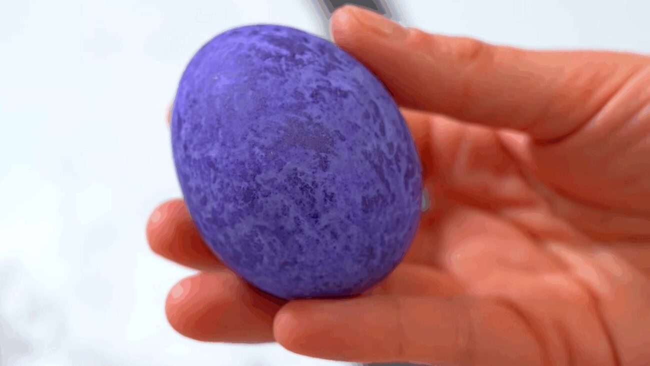 Господині показали, як зробити великодні яйця з ефектом дорогоцінного каміння