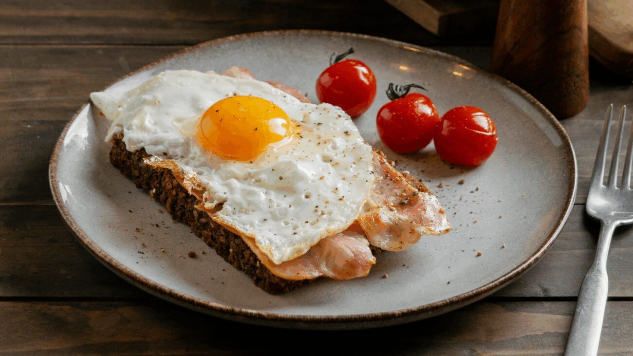 Кухарі пояснили, на чому краще смажити яєчню, щоб було смачно й корисно