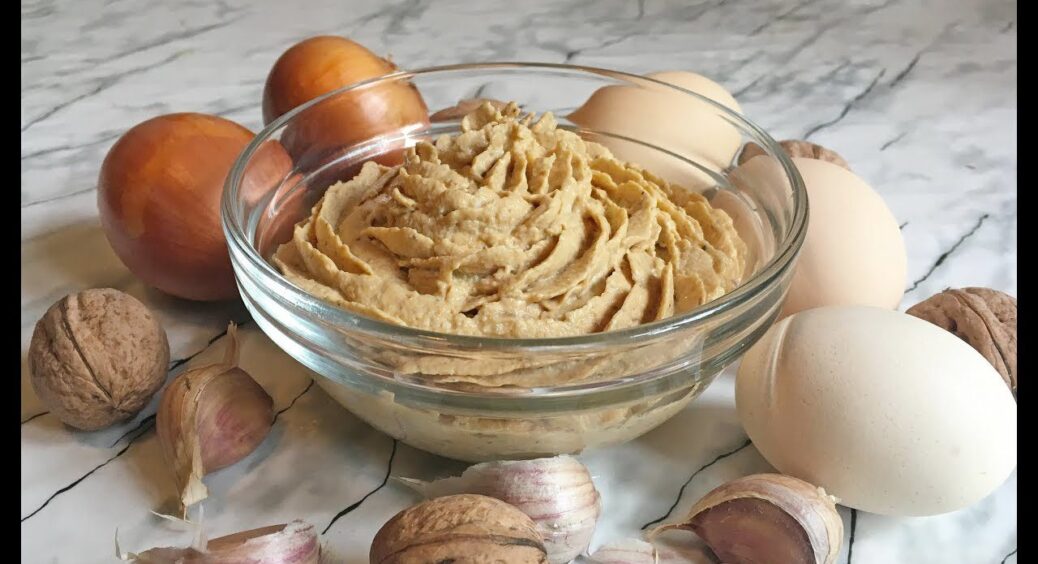 Закуска-хіт до гостинного столу: паштет із варених яєць за 1 хвилину, який змітуть на “раз-два” 
