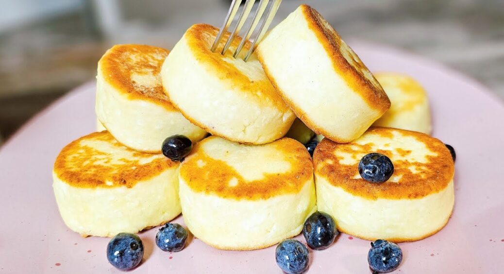 Додайте цей 1 секретний інгредієнт до тіста: сирники вийдуть ніжними і м’якими всередині 