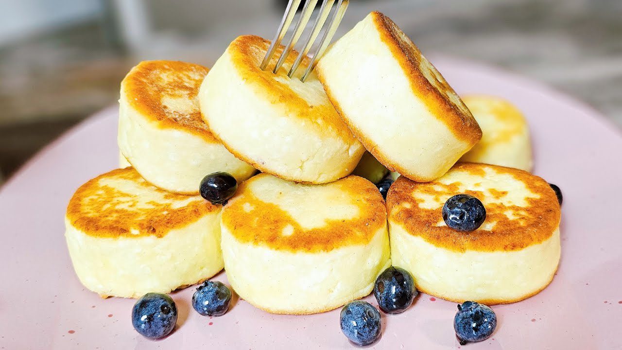 Кулінари поділилися рецептом пухких сирників без борошна