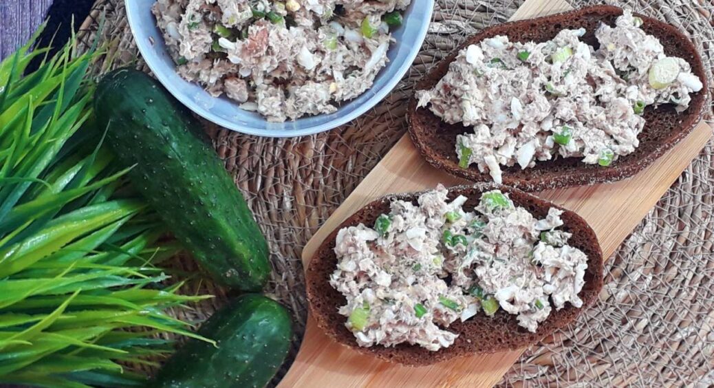 Бутерброди по-шведськи готую на кожне свято: ніжна намазка, свіжа зелень і жодної метушні 