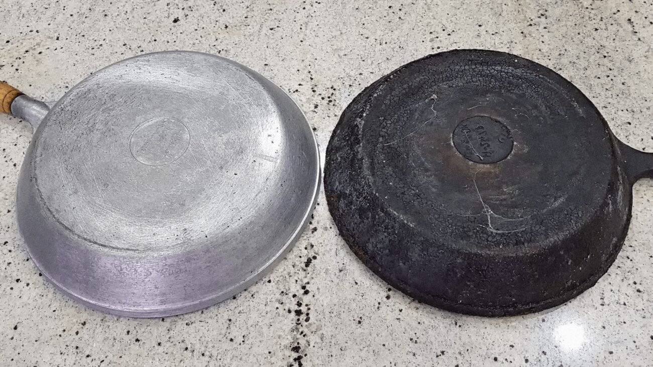 Господині поділилися 2 ефективними способами очищення алюмінієвих сковорідок