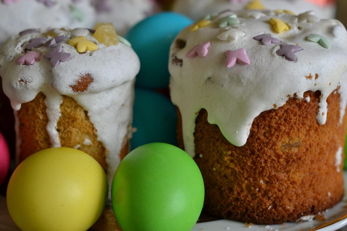 Священники розповіли, що обов'язково слід зробити перед випіканням пасок