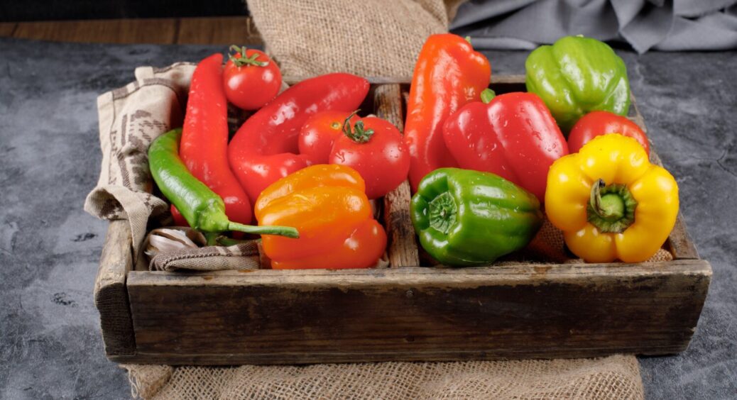 Даю перцю 1 кг пшона, а він мені — 10 кг врожаю: цей рецепт підживки завжди працює 