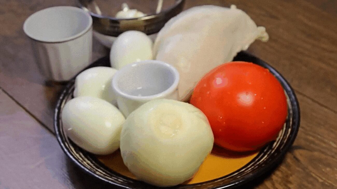 Шеф-кухарі поділилися рецептом святкового салату зі старих кулінарних книг