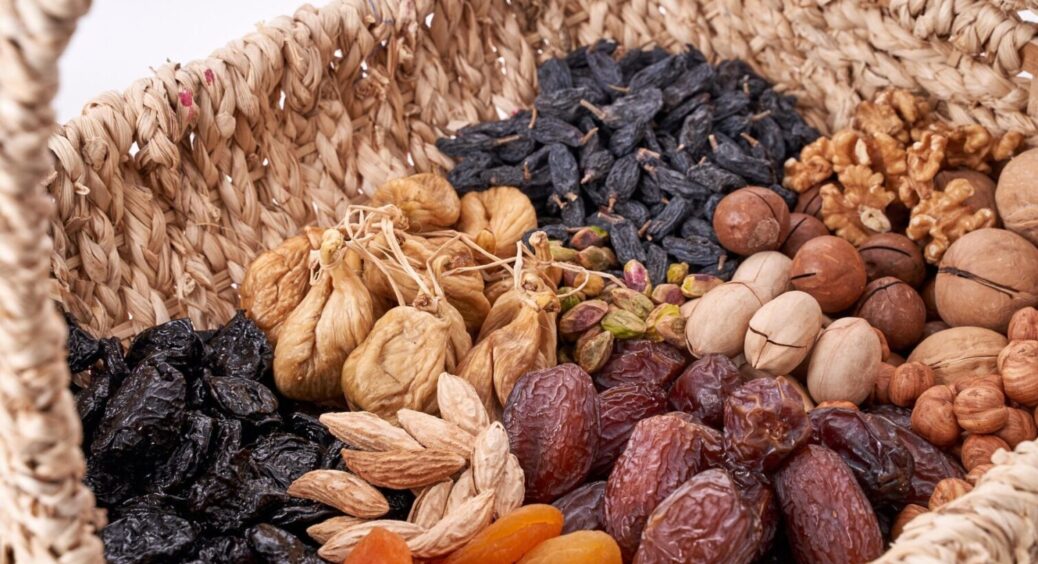 Вибираємо правильні сухофрукти без обману, а з користю для здоров’я: 3 головні ознаки 