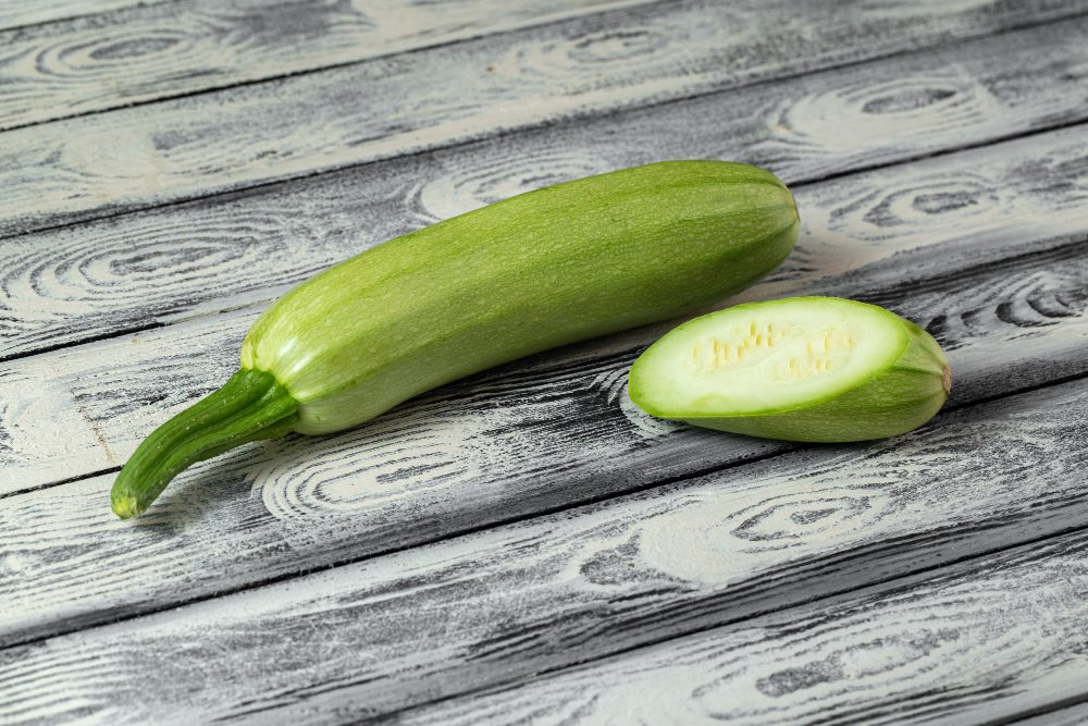 Городники розповіли, як правильно підживити рослини золою