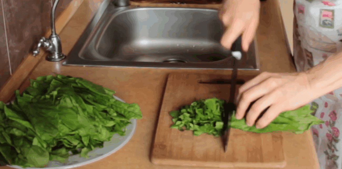 Кулінари розповіли, як приготувати солодкий пиріг зі щавлем