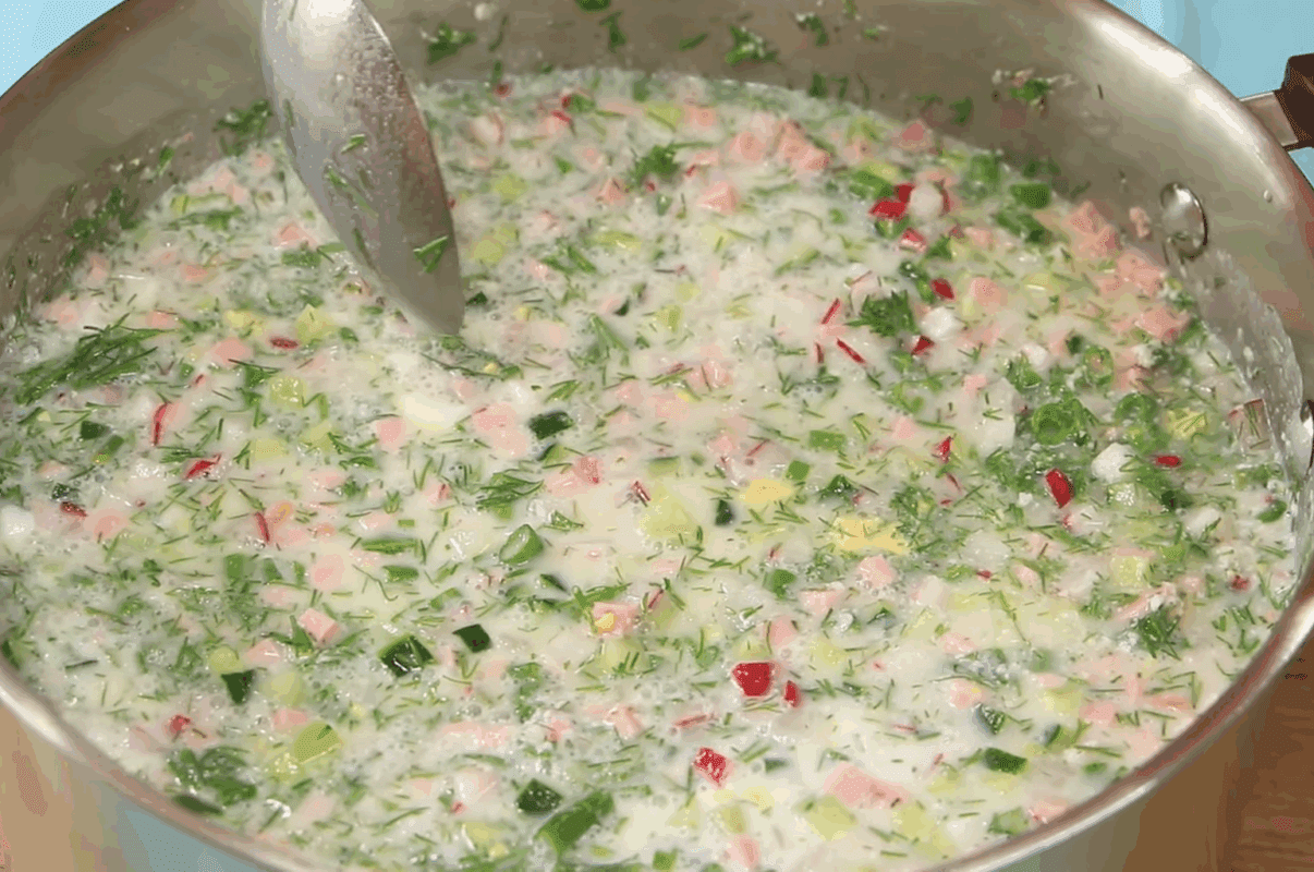 Кулінари розповіли, що додати в окрошку, щоб вона була смачнішою