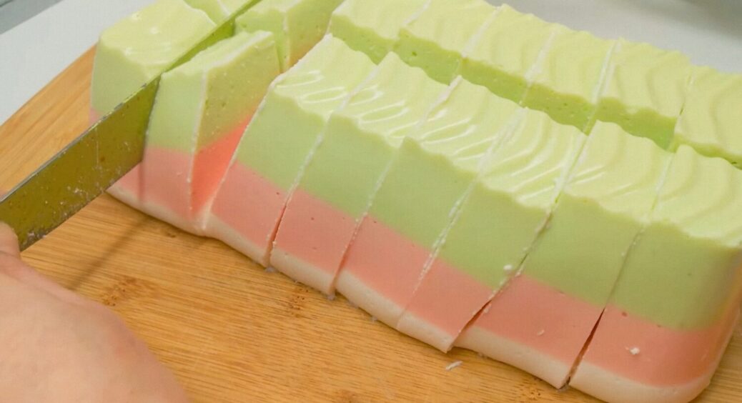 Всього 2 інгредієнти, а смак неймовірний: простий десерт, який полюбить вся ваша родина 