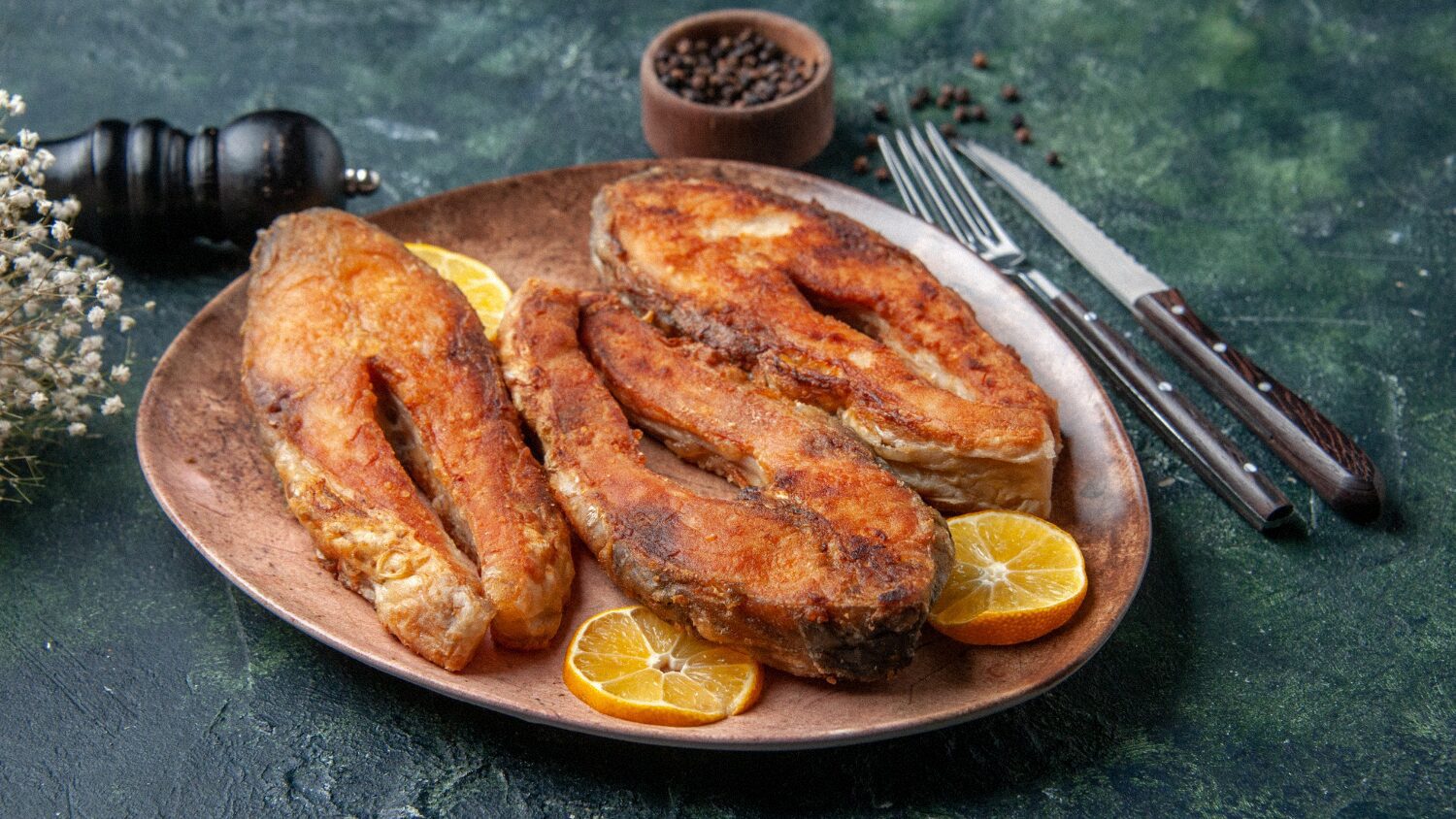 Кулінари розповіли, як правильно приготувати рибу, щоб не відчувались кістки Кулінари розповіли, як правильно приготувати рибу, щоб не відчувались кістки