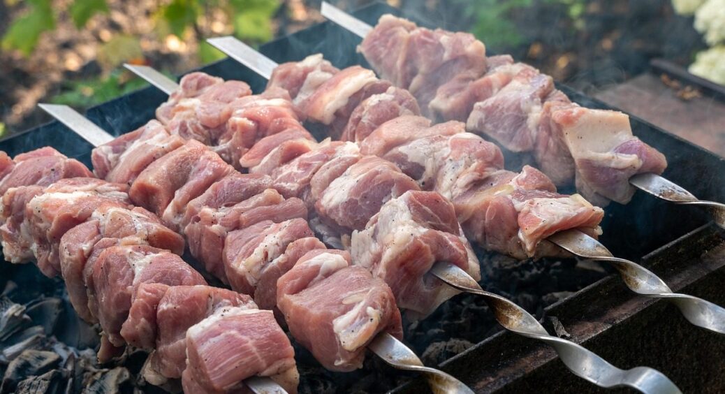 Смачніше і простіше, ніж шашлик: свинячі реберця в глазурі – 10 хвилин, і можна випікати 