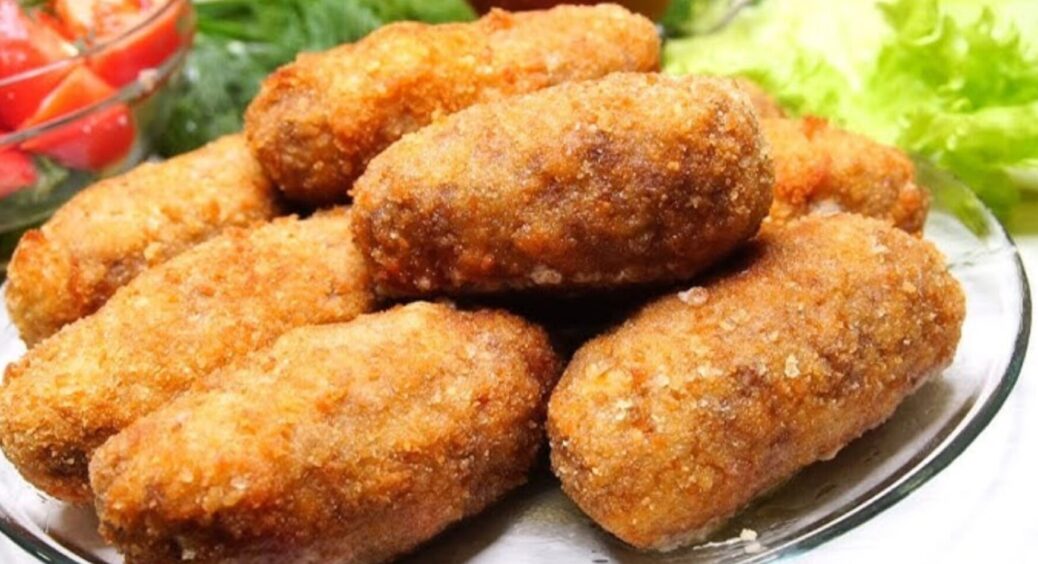 Котлет виходить в 3 рази більше, і ніяка крупа не потрібна: ідеальна вечеря на велику сімʼю 