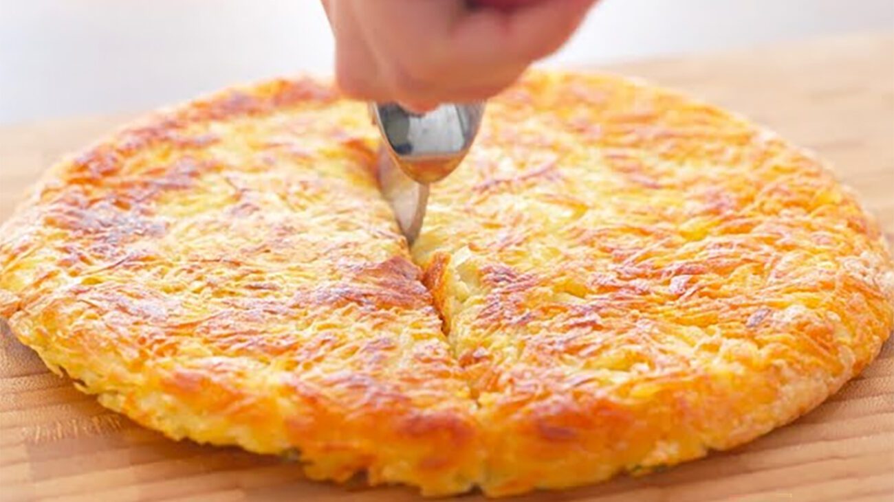 Картопляний сніданок з яйцями та зеленою цибулею за 15 хвилин